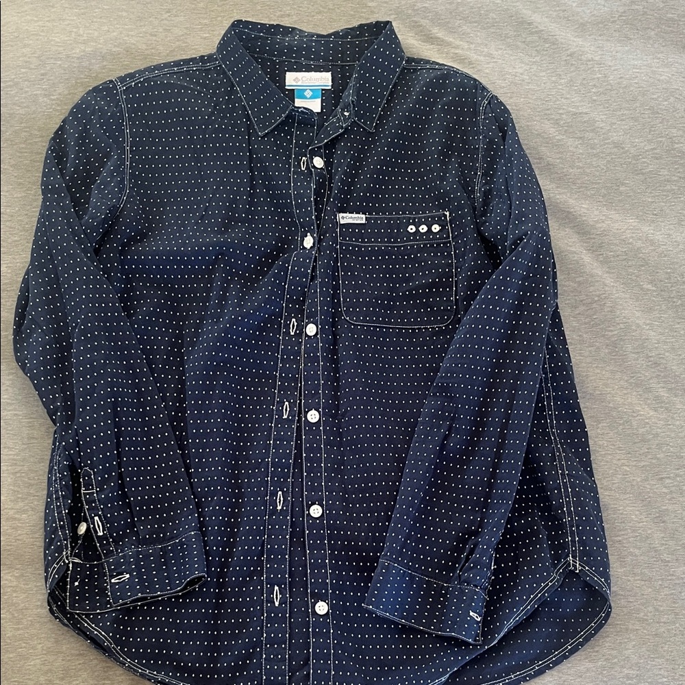 Women’s Columbia Navy and White Patterned Button Up Shirt Small
